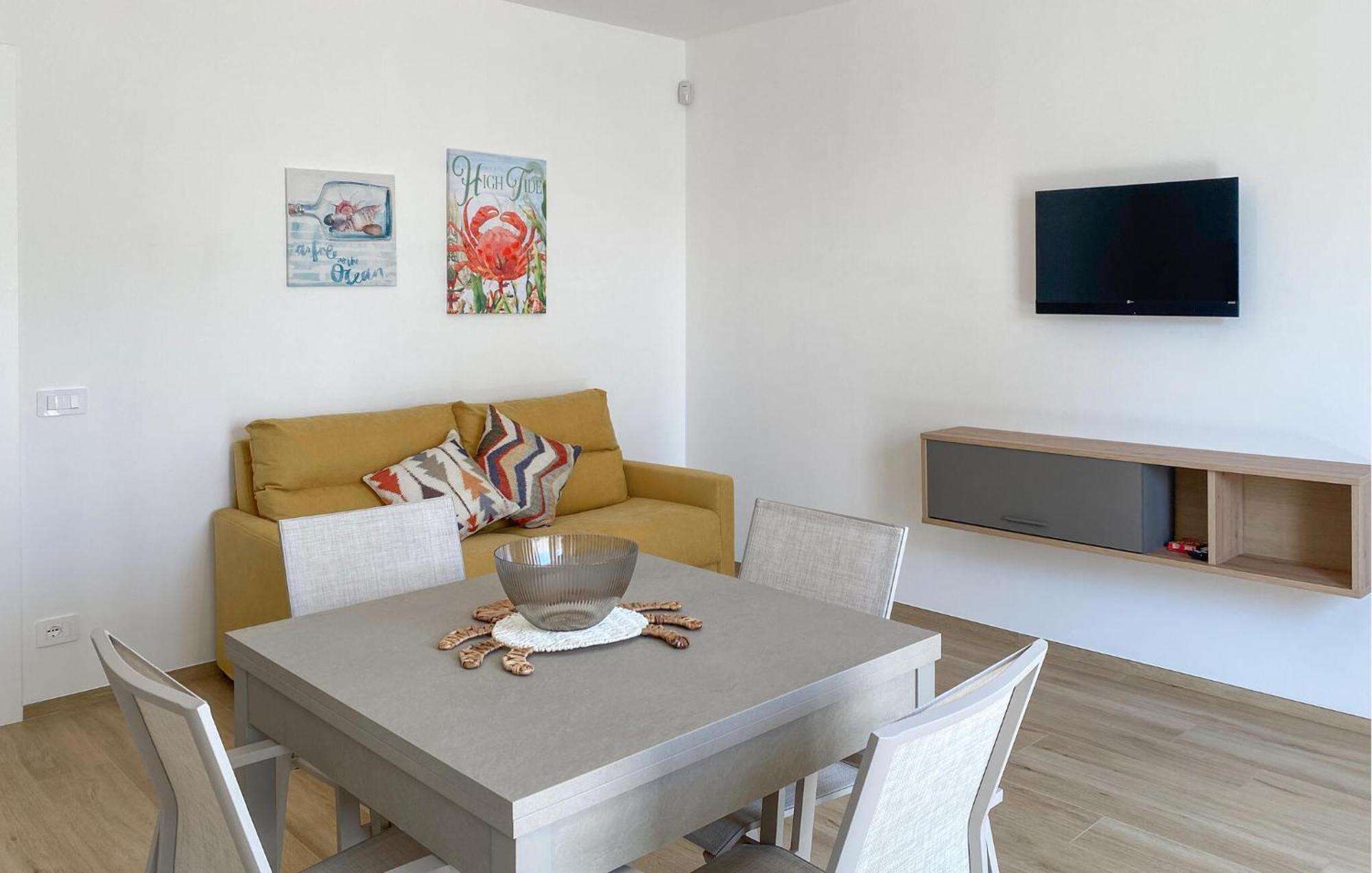 Apartment In With Kitchen *